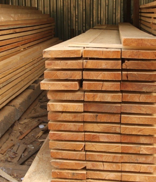 Обрезная доска из лиственницы 40x150x6000 мм